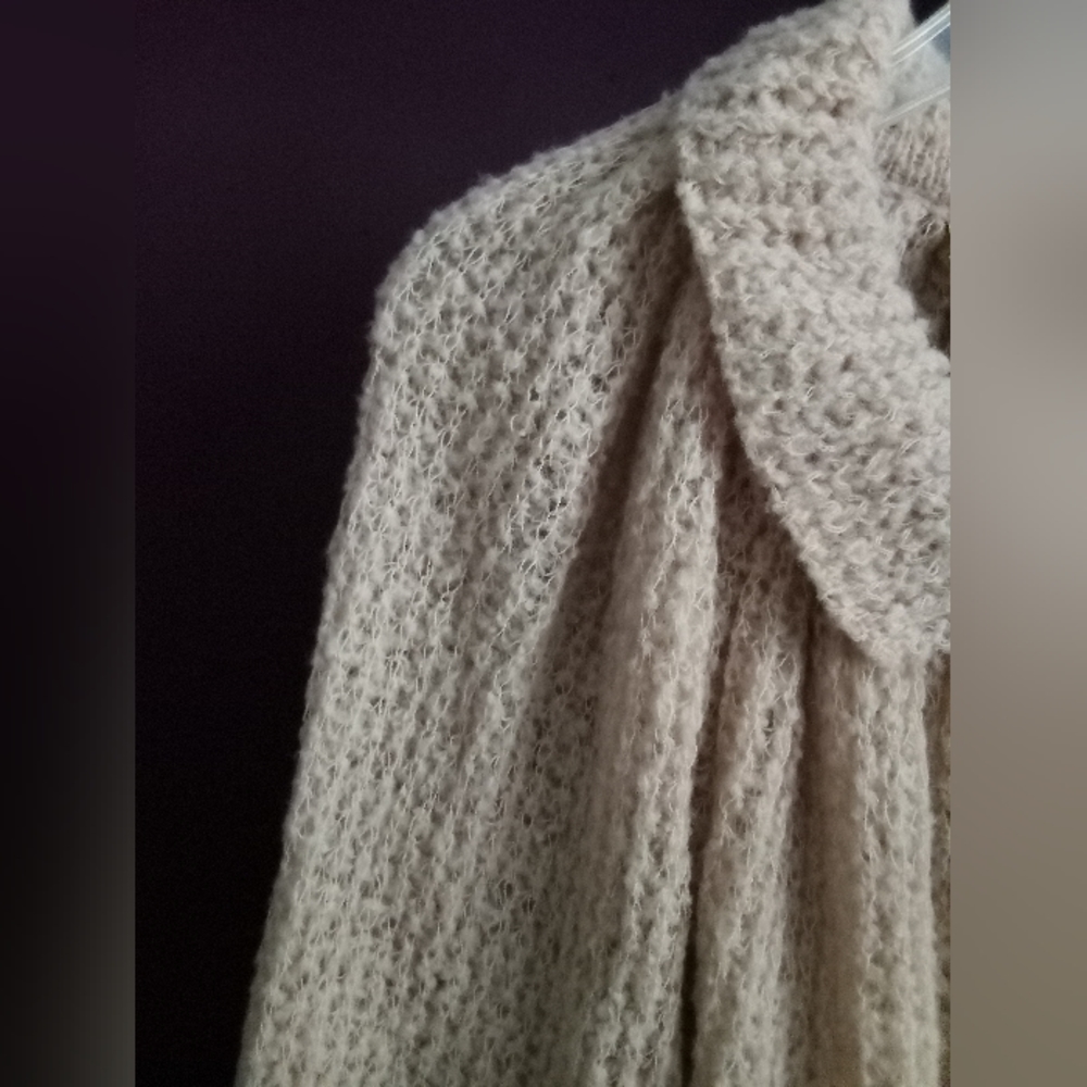 Vintage Oversize Sweater Cream, Beige size Small, medium, Italy with bow, collar - Picture 2 of 9